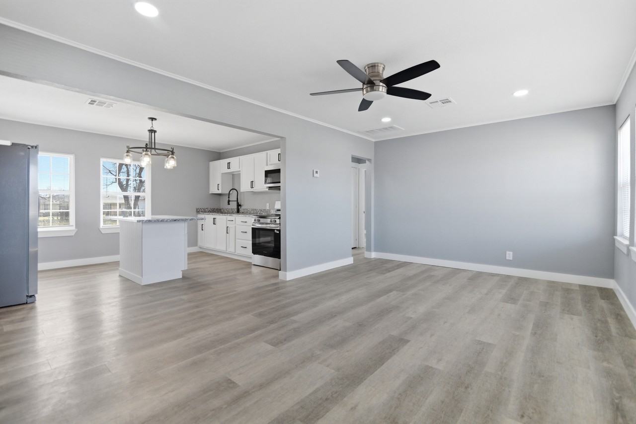 1717 N Harvard Ave #NA - Photo 5 of 7