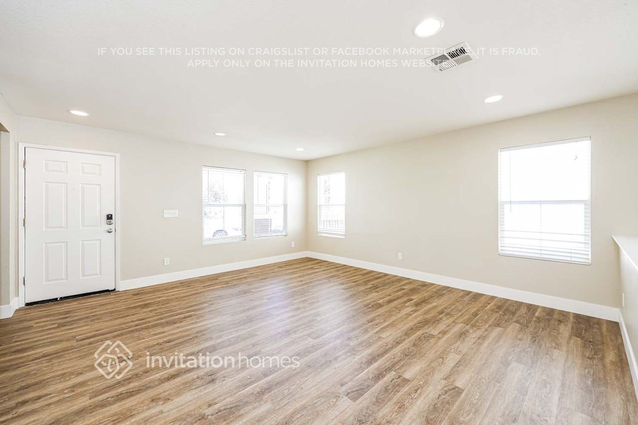 3043 Roadrunner Dr - Photo 5 of 18