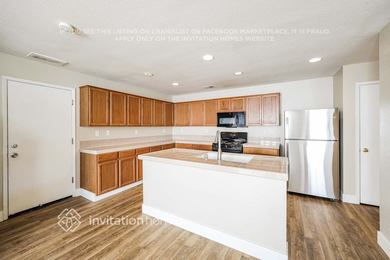 3043 Roadrunner Dr - Photo 7 of 18