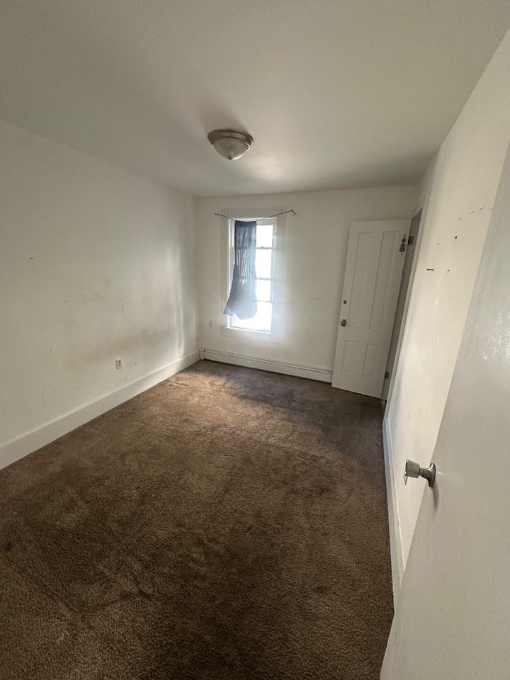 49 Broad St - Photo 3 of 7