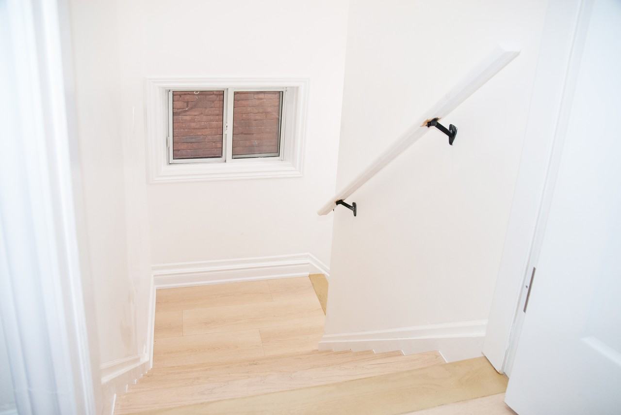 11 Holton Avenue North - Photo 5 of 41
