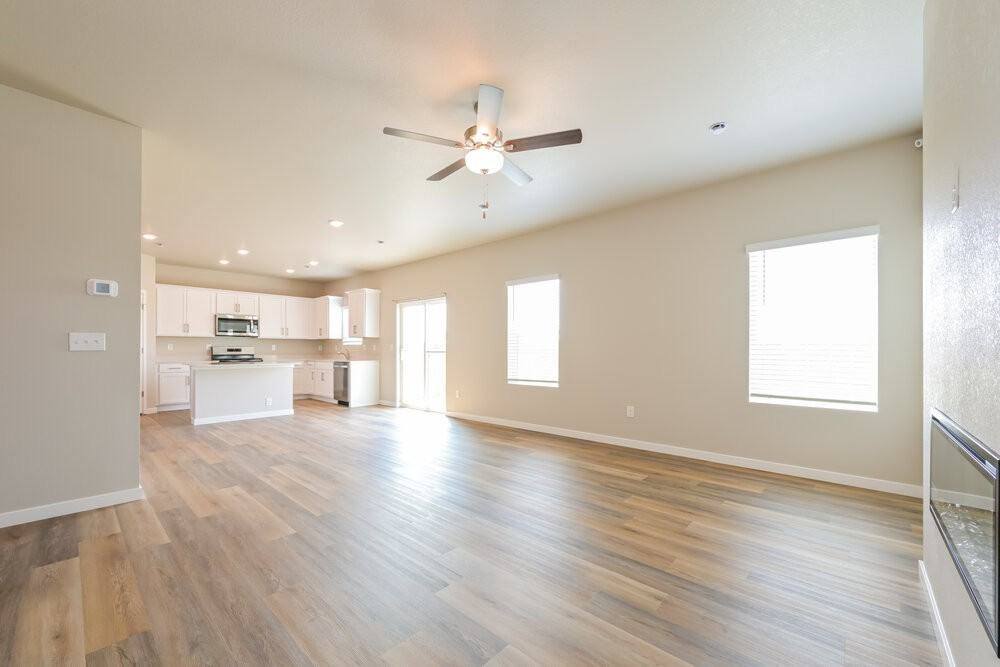 2190 Christina St - Photo 4 of 17