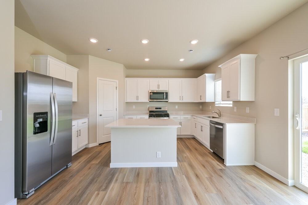 2190 Christina St - Photo 6 of 17