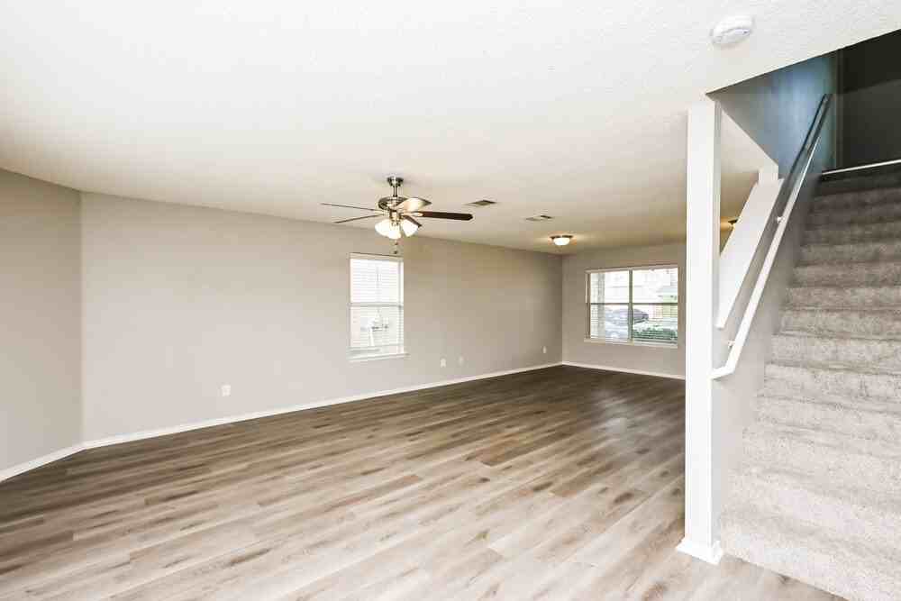 949 Canary Dr - Photo 4 of 17