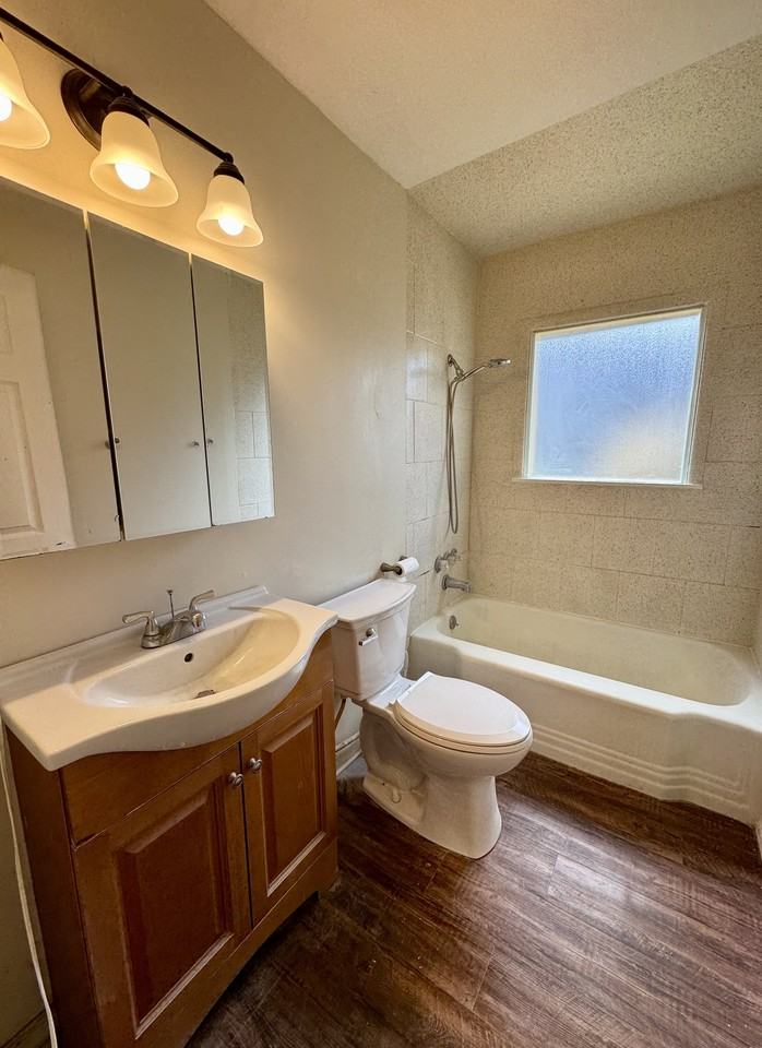 2204 San Jose Dr #1 - Photo 3 of 5
