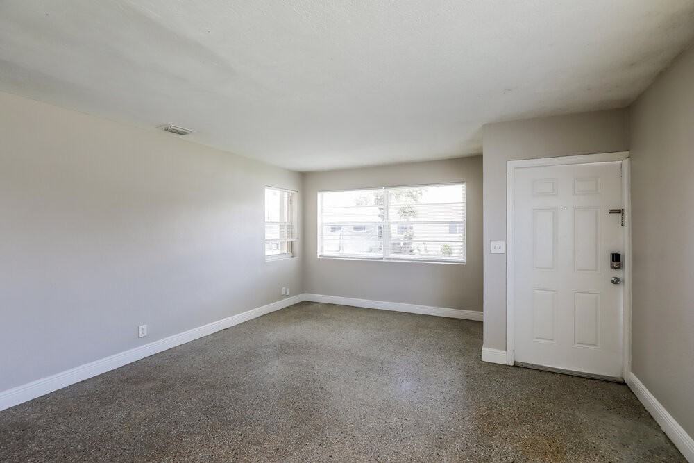 2218 Farragut St - Photo 3 of 16