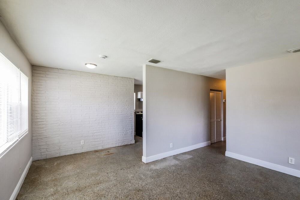 2218 Farragut St - Photo 4 of 16