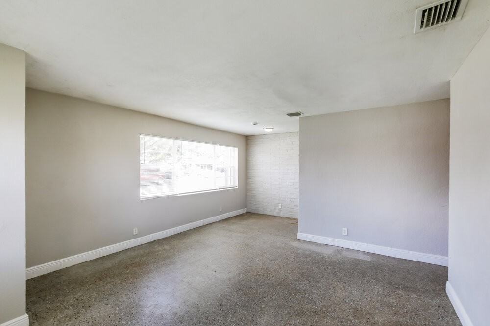 2218 Farragut St - Photo 5 of 16