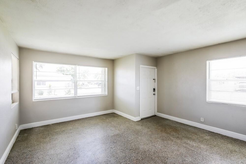 2218 Farragut St - Photo 6 of 16