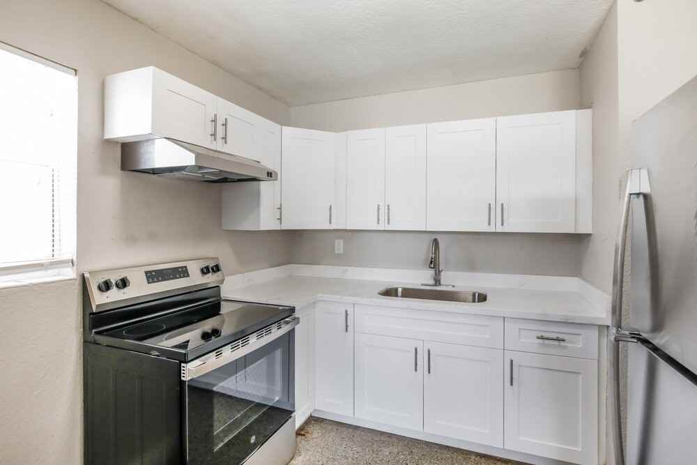 2218 Farragut St - Photo 7 of 16