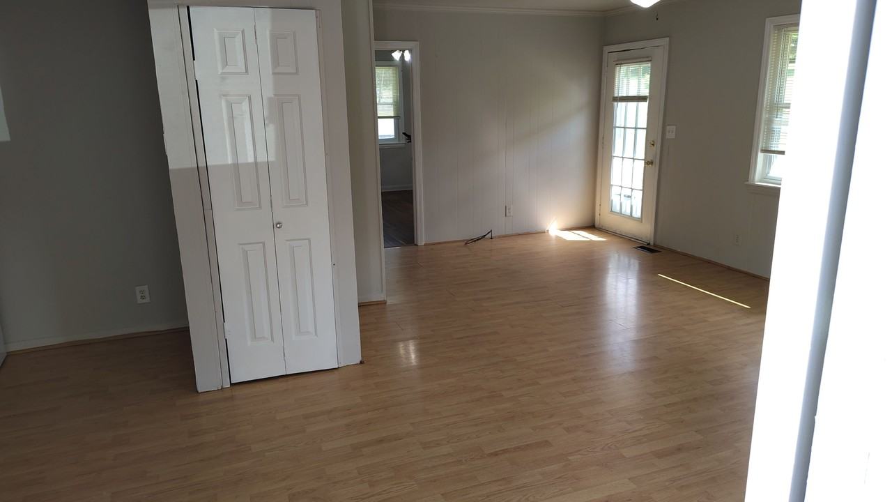 5651 Old Monroe Rd - Photo 5 of 21