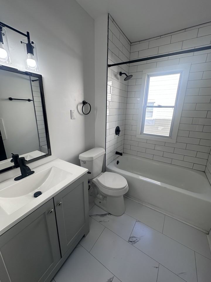 4126 E 143rd St - Photo 7 of 24