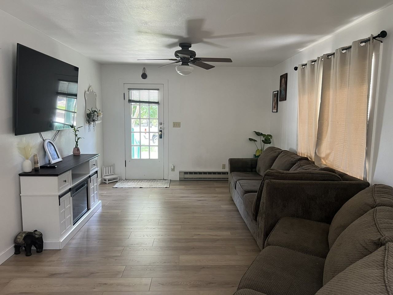 245 S Harris Ave #1 - Photo 3 of 28