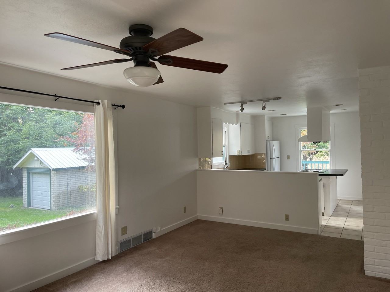 245 S Harris Ave #1 - Photo 5 of 28