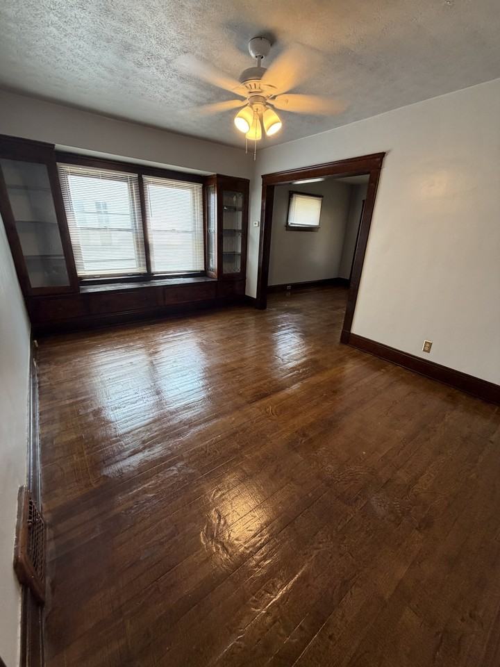 1557 Cohassett Ave #1 - Photo 3 of 11