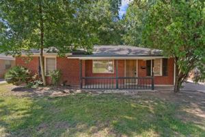 featured image of 826 Martha Ln #1