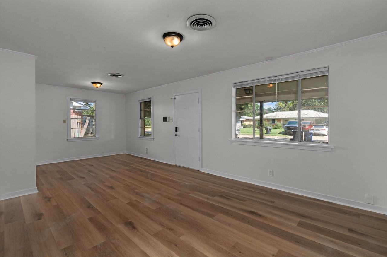 826 Martha Ln #1 - Photo 2 of 23