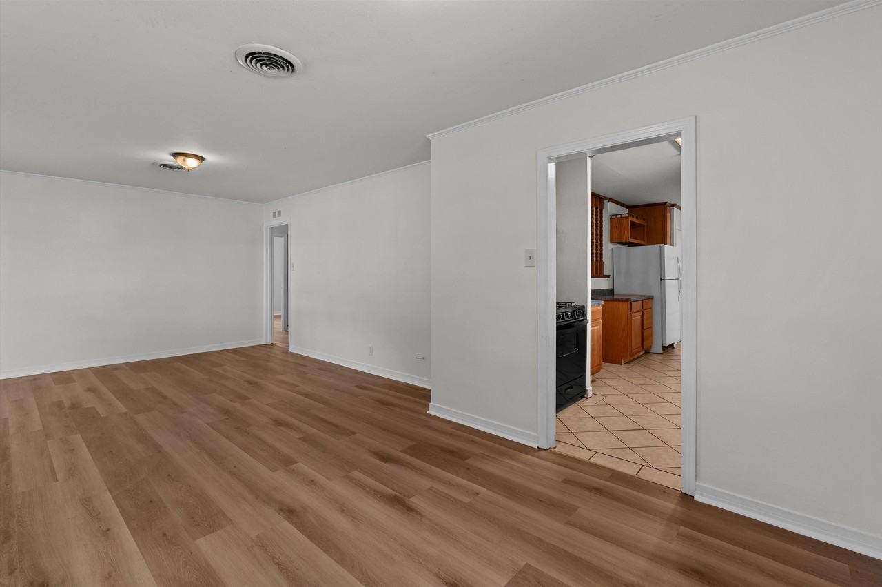 826 Martha Ln #1 - Photo 3 of 23