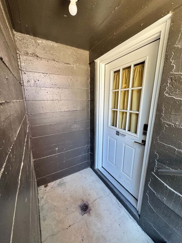 432 1/2 Elias Ave #432-1-2 - Photo 2 of 34