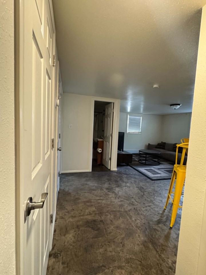 432 1/2 Elias Ave #432-1-2 - Photo 4 of 34