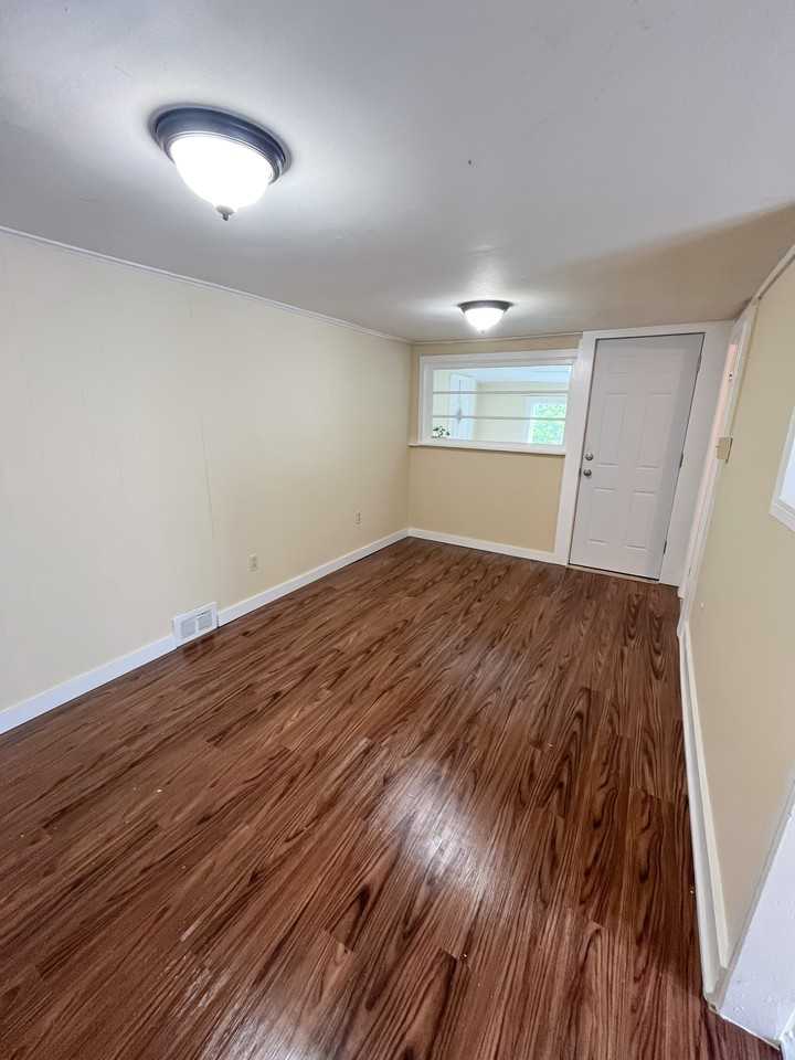 416 Coffeen St #416-2 - Photo 4 of 16