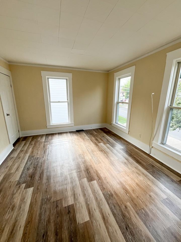 416 Coffeen St #416-2 - Photo 6 of 16