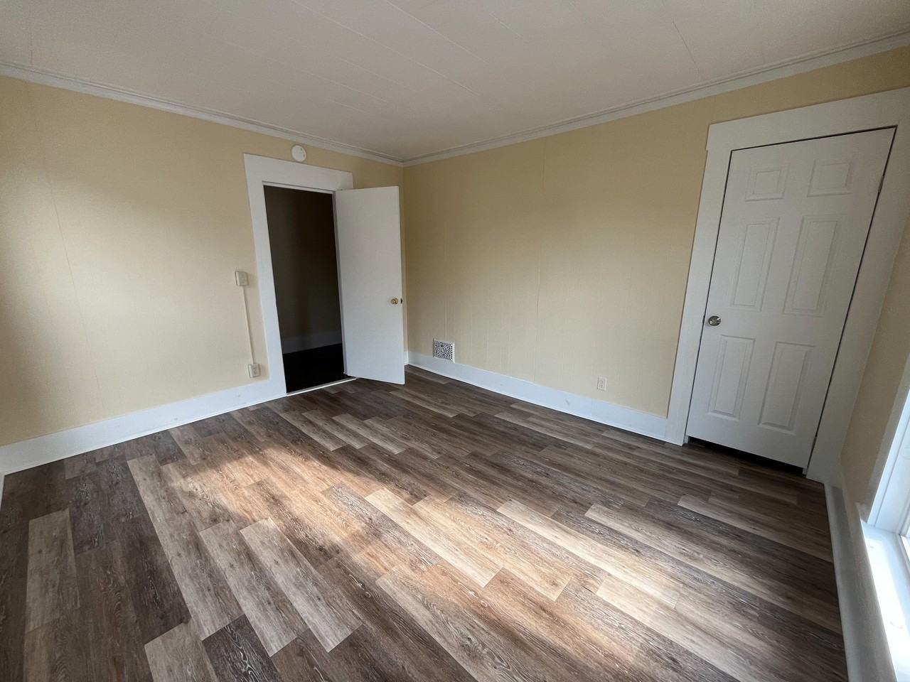416 Coffeen St #416-2 - Photo 7 of 16