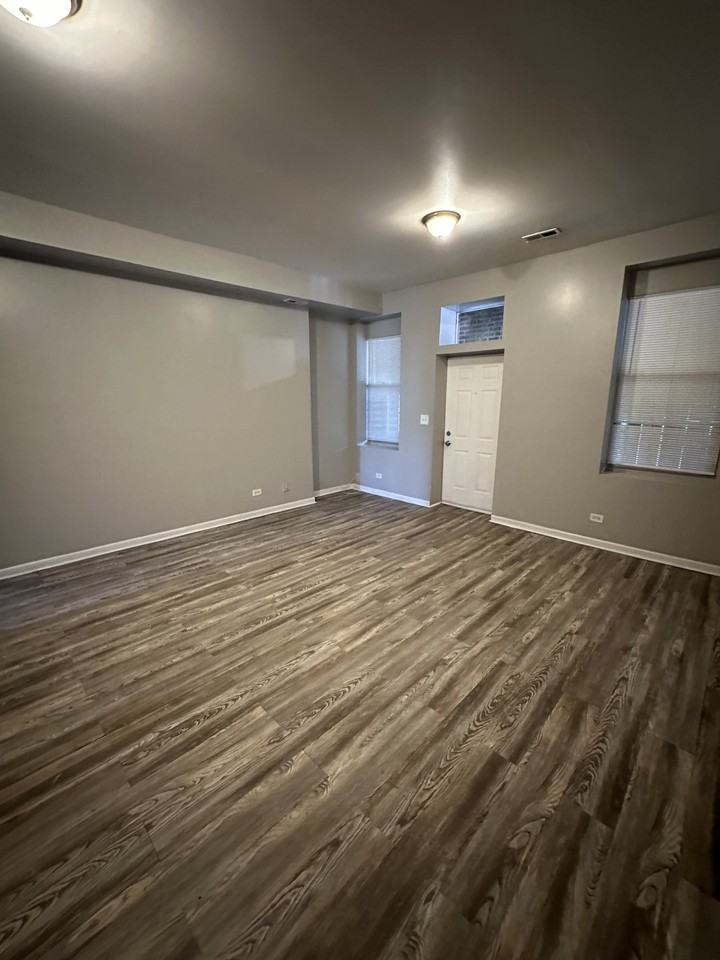 4254 South Cottage Grove Avenue - 1Unit 2 #1 - Photo 2 of 15