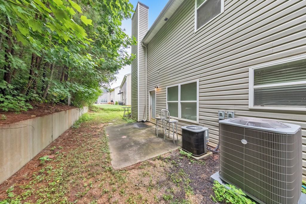 179 Holbrook Dr #1 - Photo 3 of 33