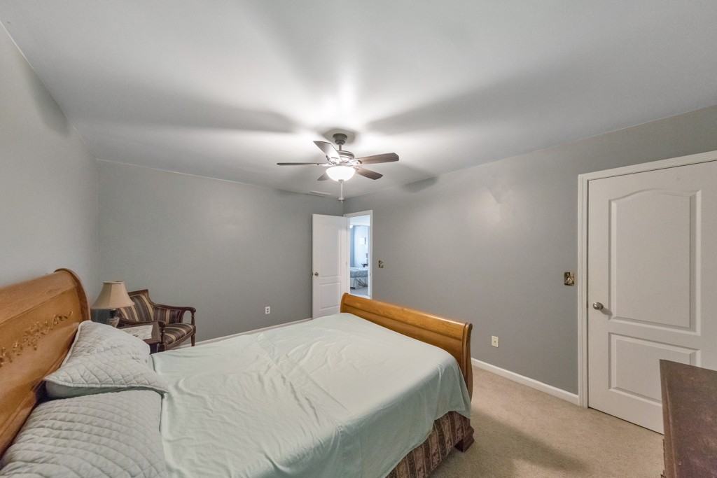 179 Holbrook Dr #1 - Photo 4 of 33