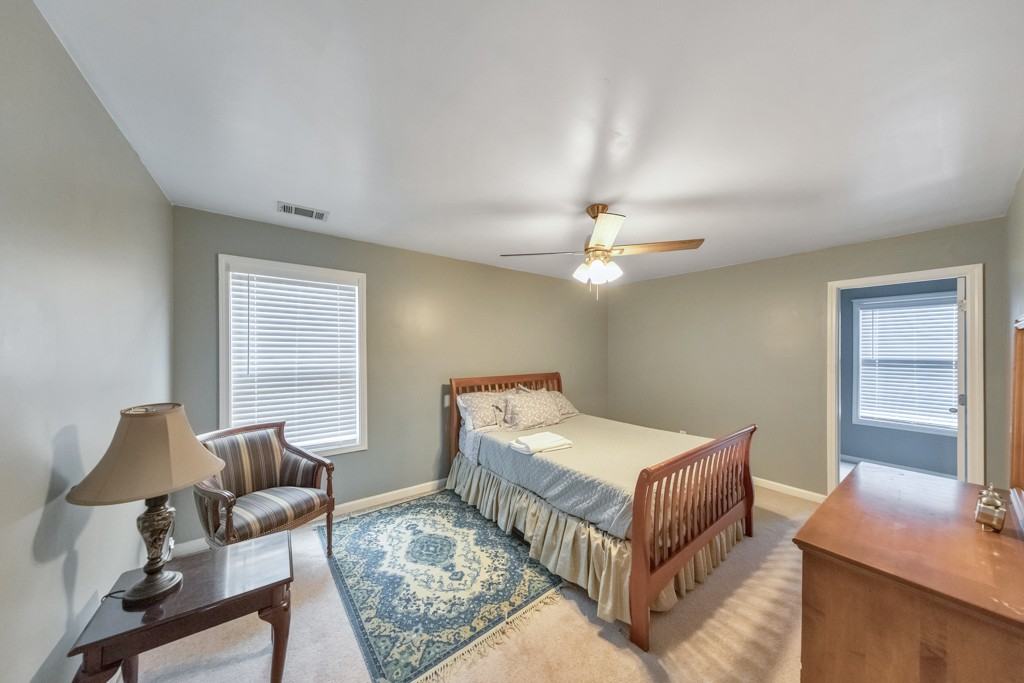 179 Holbrook Dr #1 - Photo 6 of 33