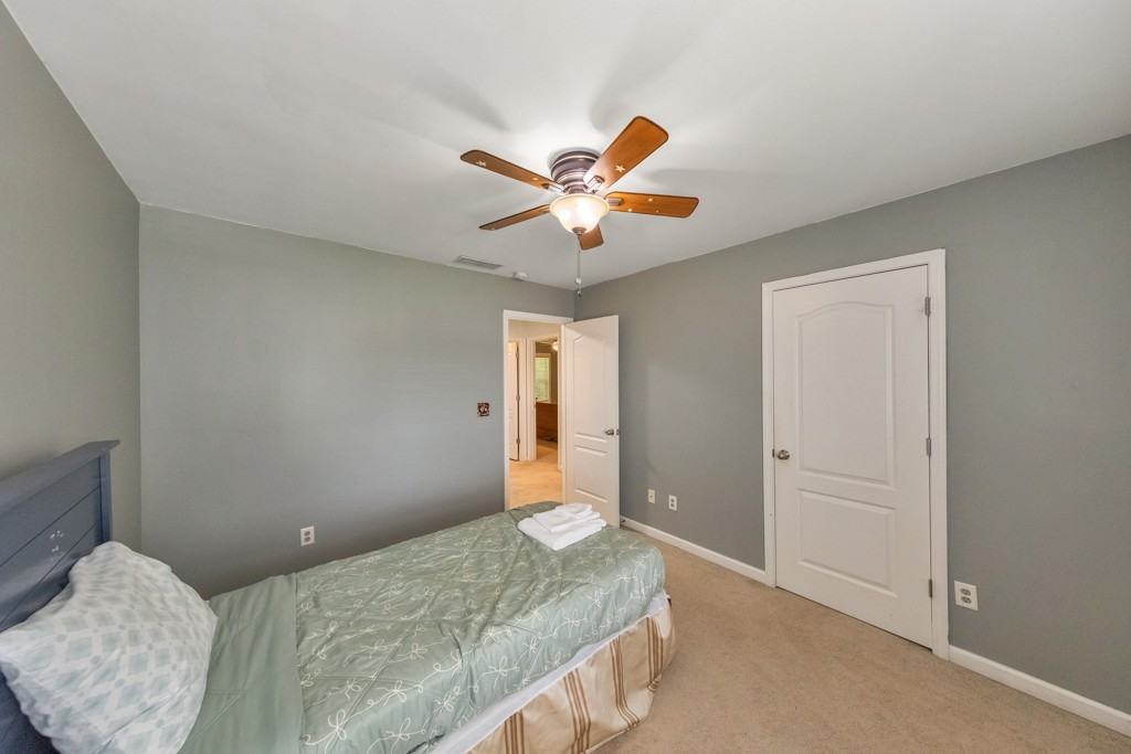 179 Holbrook Dr #1 - Photo 7 of 33