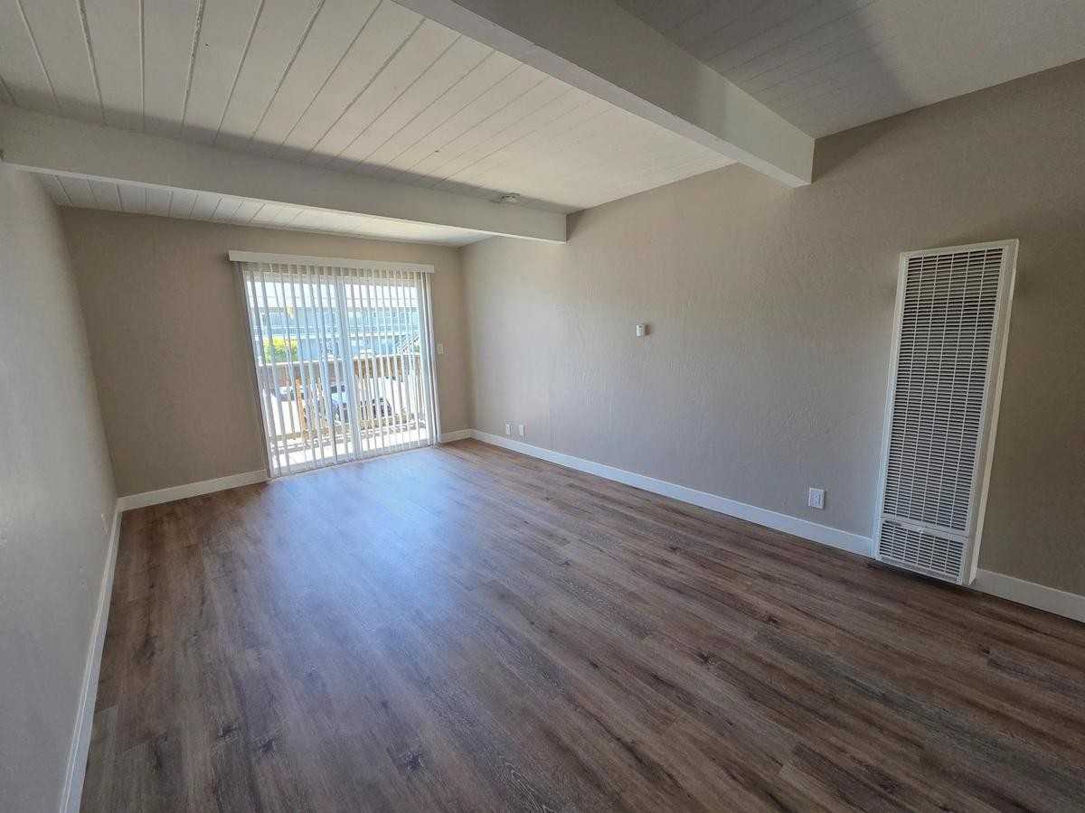 1935 H St - Photo 2 of 20