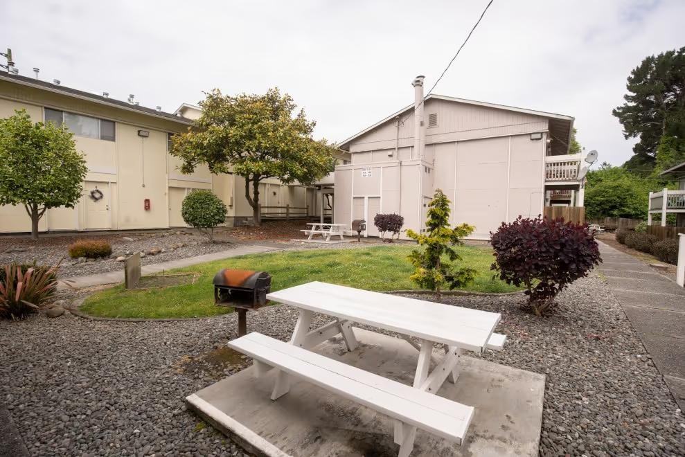 1935 H St - Photo 7 of 19