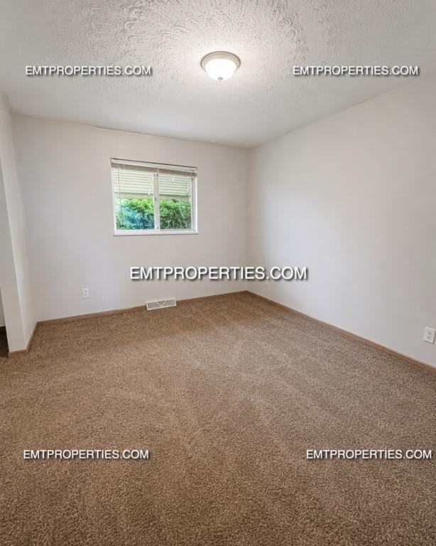 3024 Meister Rd - Photo 5 of 8