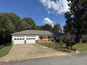 327 Bonnie Dr - Photo 1 of 1