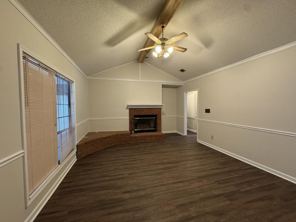 327 Bonnie Dr - Photo 3 of 20