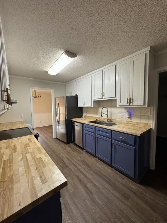 327 Bonnie Dr - Photo 4 of 20