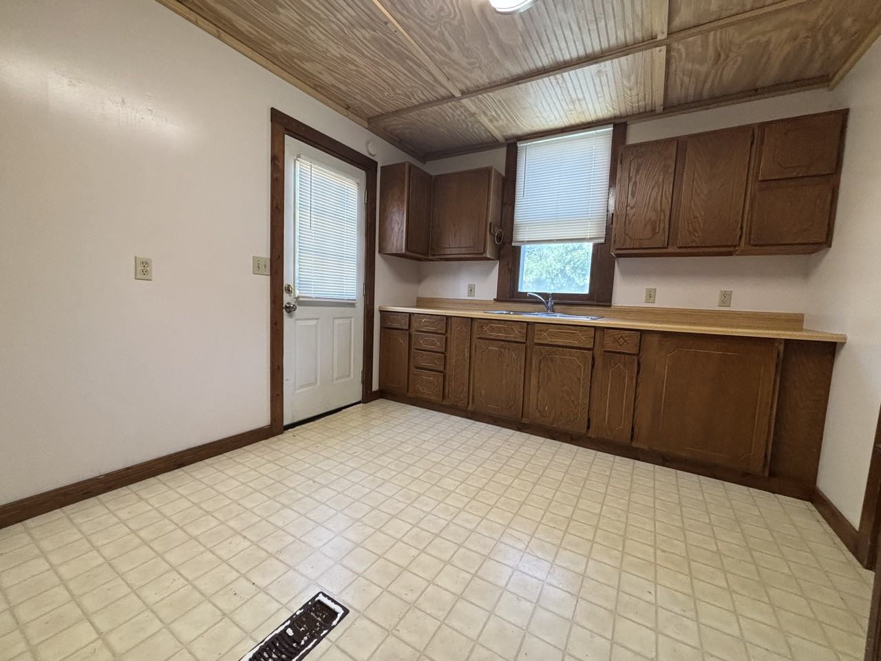 1209 N 11th St #1209A - Photo 3 of 11