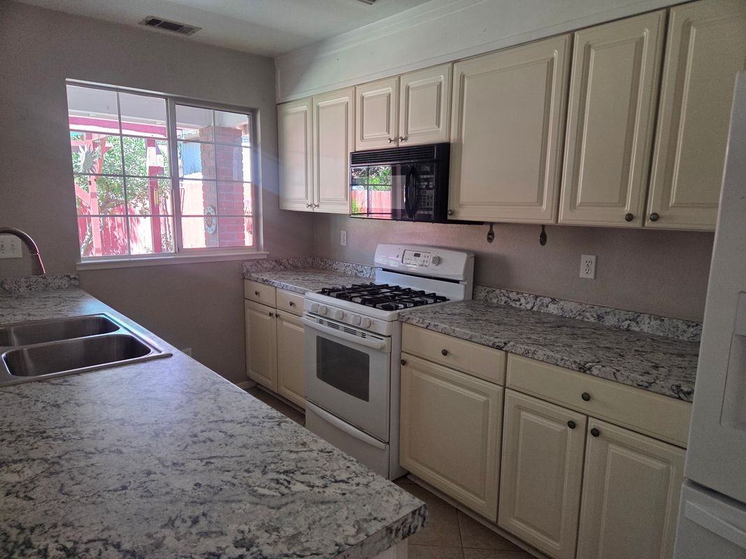 608 5th St - Photo 5 of 21