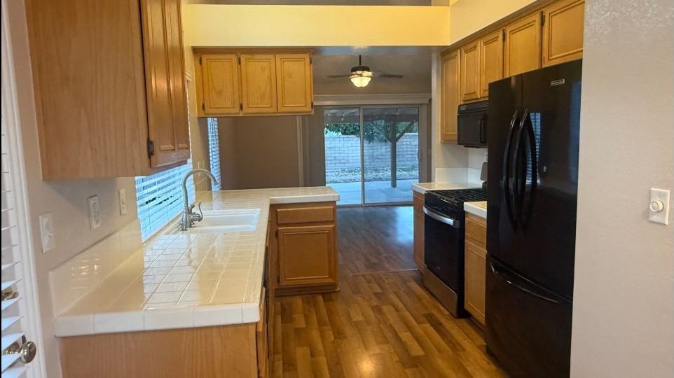 3143 Mariposa Ave - Photo 3 of 14