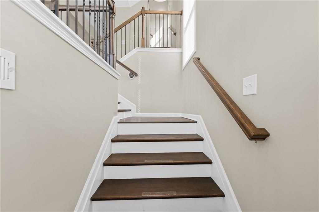 331 Northaven Ave - Photo 7 of 50