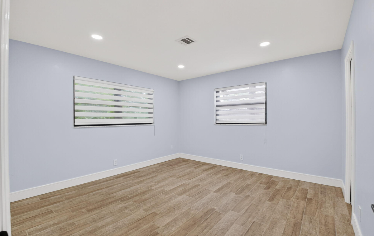 725 Heron Dr - Photo 4 of 5
