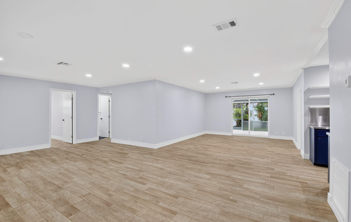 725 Heron Dr - Photo 5 of 5