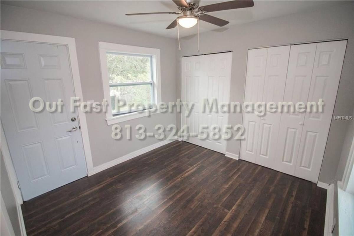 226 Sw Lincoln Cir N #B - Photo 2 of 10