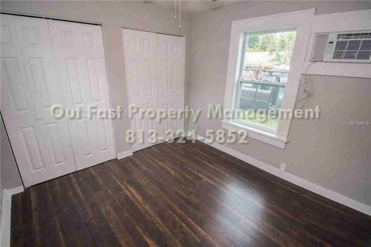 226 Sw Lincoln Cir N #B - Photo 3 of 10
