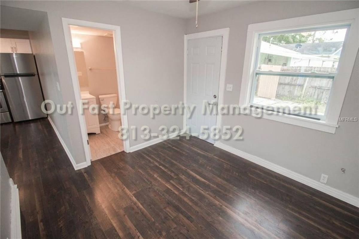 226 Sw Lincoln Cir N #B - Photo 5 of 10
