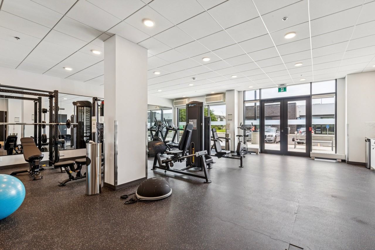 Azure Apartments - Photo 5 of 50