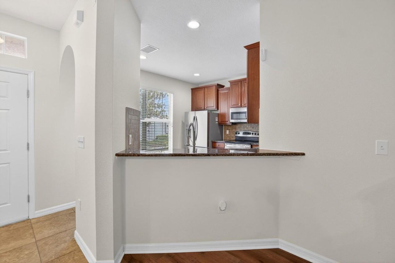 714 Ashentree Dr - Photo 3 of 40