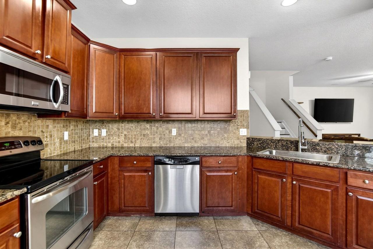 714 Ashentree Dr - Photo 4 of 40